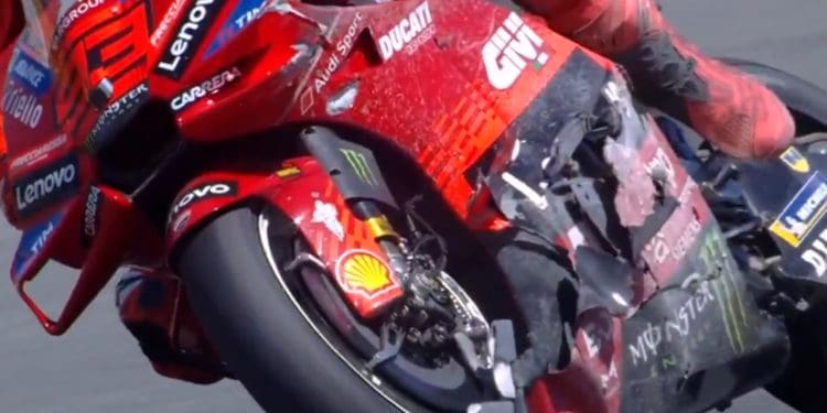 Vídeo: Queda de Marc Márquez deixou muitas marcas na Desmosedici – Veja como ficou a moto do espanhol que… continua em pista