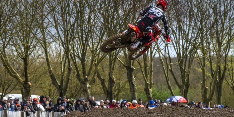 Tim Gajser ganhou intensa corrida de qualificação do MXGP da Sardenha