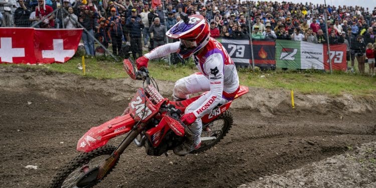 Tim Gajser dizimou rivais no MXGP de Trento com vitória absoluta