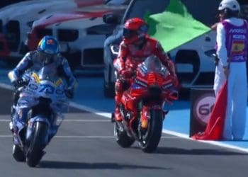 Marc Márquez escapou a «verdadeira» penalização: Tem apenas multa para pagar; Já Álex tem multa e perdeu uma volta lançada