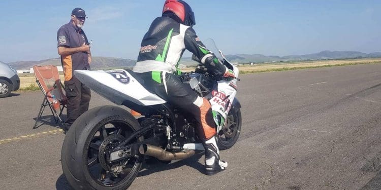 A Suzuki Hayabusa que quer quebrar os 400 km/h com passageiro