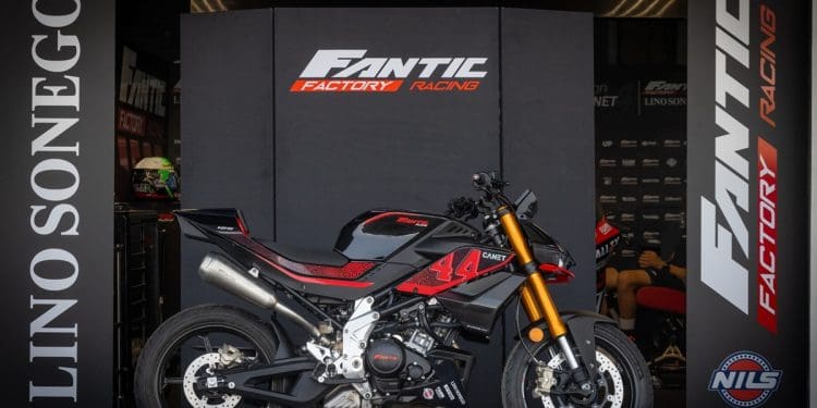 Fantic homenageia Arón Canet na ousada edição especial Stealth Canet 44