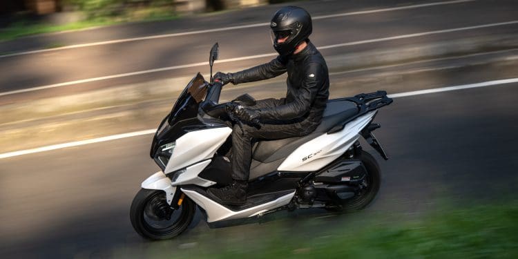 Morbidelli SC300: A scooter GT compacta com muito estilo e equipamento