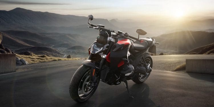 BMW prepara lançamento das novas R1300 RS e RT para 29 de abril