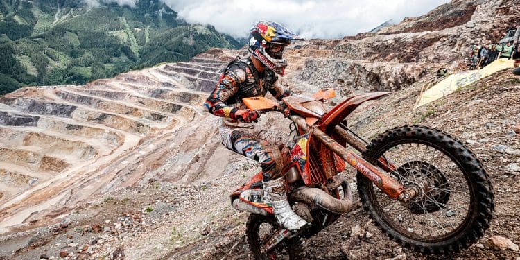 Givaway da KTM dá acesso único ao Erzbergrodeo para quem comprar a nova EXC de 2025