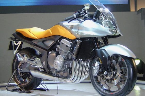 O conceito de seis cilindros da Suzuki que faz 20 anos