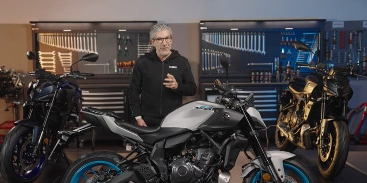A nova Yamaha MT-07 2025: Evolução em conforto, desempenho e tecnologia – vídeo