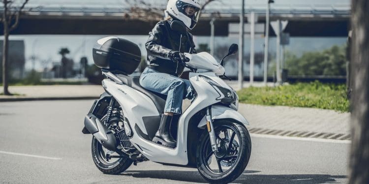 QJ Motor SQ 16, uma scooter pronta para a «selva urbana»