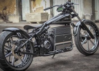Uma obra-prima disfarçada: A moto personalizada que «esconde»… uma Royal Enfield