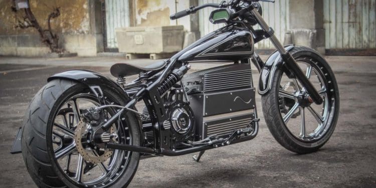 Uma obra-prima disfarçada: A moto personalizada que «esconde»… uma Royal Enfield