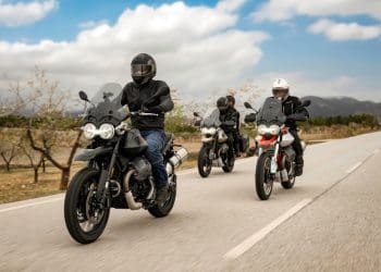 Campanha Moto Guzzi V85 E5: Oferta de malas laterais ou 1.000€ em acessórios desde hoje até 8 de Julho