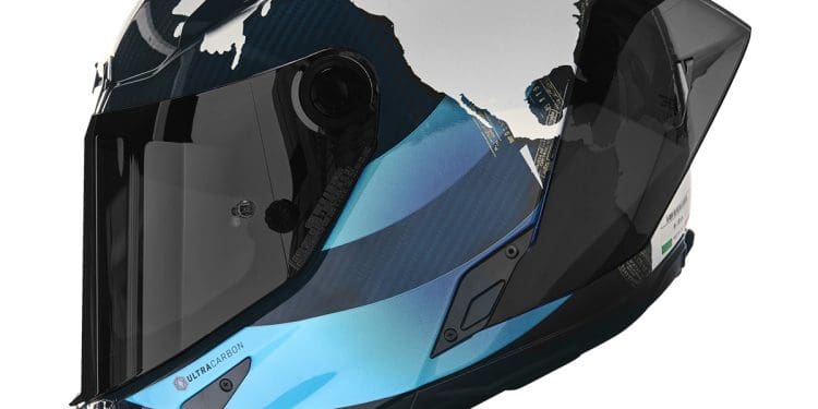 Nolan e Carlos Checa juntam-se de novo em capacete de edição especial