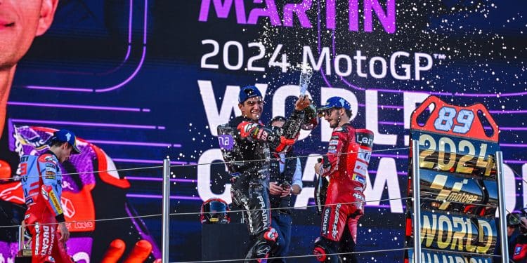 ‘Se assinas um contrato, tens de o respeitar’ – Pecco Bagnaia reage aos rumores sobre Jorge Martín e Aprilia