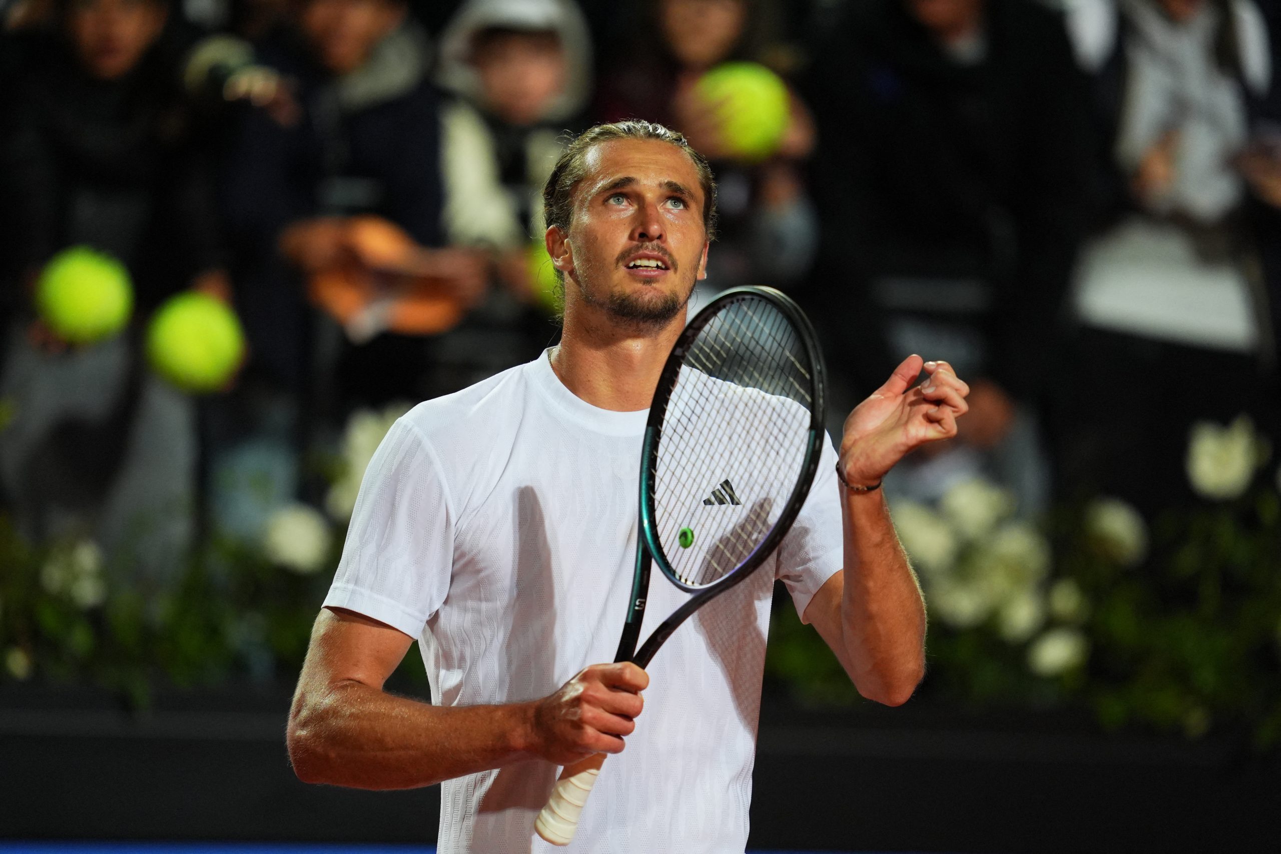 Alexander Zverev Domina, Eva Lys Lotta Valorosamente: Si Svela il Dramma  dell'Open di Roma 2025 - Motociclismo