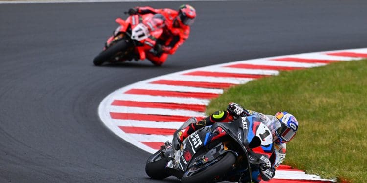 Massimo Meregalli elogia Toprak Razgatlioglu: ‘Tem a habilidade para pilotar uma MotoGP’