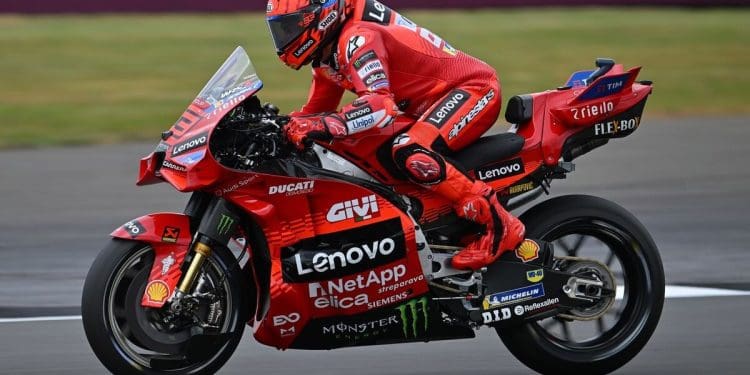 Marc Márquez faz a diferença pelo talento, não pela máquina, diz Jaime Alguersuari: ‘Disseram que estava acabado mas provou que é o melhor’