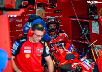 ‘Eu e o Marc Márquez temos a mesma moto, mas sensações completamente diferentes’, afirma Pecco Bagnaia