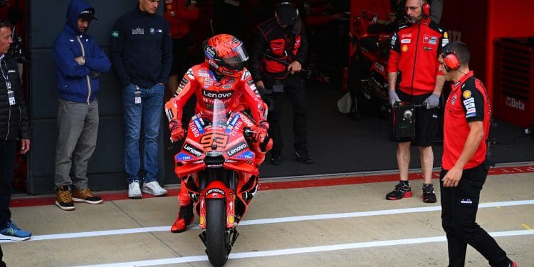 Marc Márquez admite pneu macio como problemático; Lembra capacidade de Álex Márquez em Silverstone: ‘Está a pilotar muito bem’