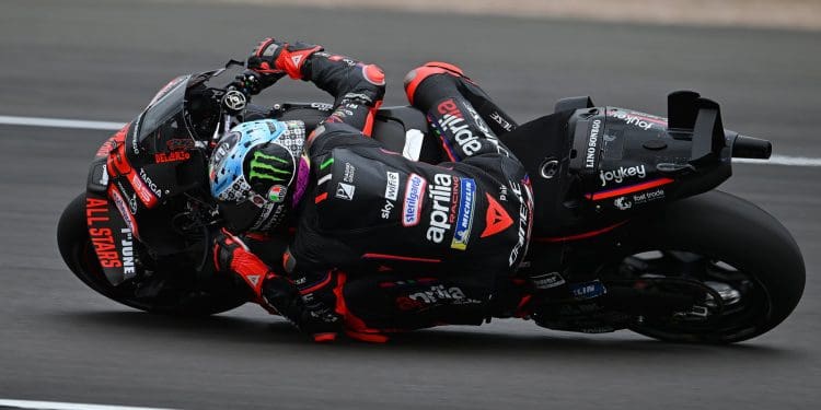 Erro no arranque da Sprint atrasou Marco Bezzecchi mas este respondeu em bom plano; Quarto lugar é objetivo para este domingo