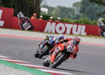 Nicolò Bulega conquista hat-trick em Cremona e entra para a história da Ducati