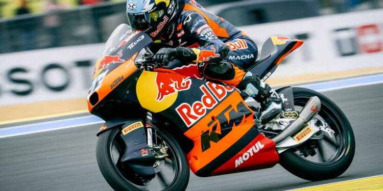 Valentin Perrone na frente do teste de Moto3 em Le Mans