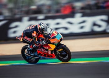 De loucos! Frieza e calculismo de Jose Antonio Rueda valem nova vitória no Moto3; Muñoz foi agressivo, bateu Kelso mas foi penalizado