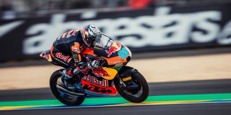 De loucos! Frieza e calculismo de Jose Antonio Rueda valem nova vitória no Moto3; Muñoz foi agressivo, bateu Kelso mas foi penalizado