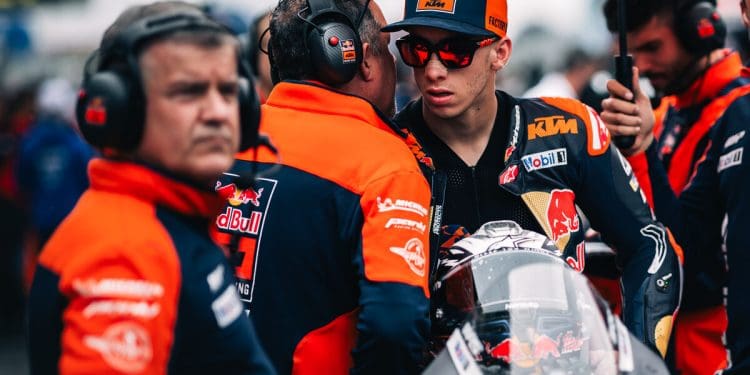 Pedro Acosta completamente farto! ‘Não aceito isto, não tenho paciência; O Freedie Spencer ganhou, teve um problema e depois…’