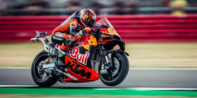 Maverick Viñales rejuvenesce na KTM Tech3: ‘Sinto que tenho 17 anos, mas com experiência’