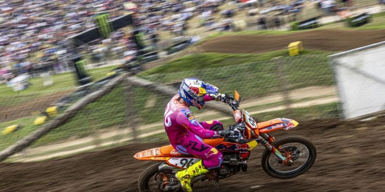 Lucas Coenen avassalador na corrida de qualificação do MXGP de França