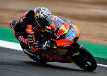 Absolutamente imparável! Jose Antonio Rueda partiu de trás da grelha e conquistou vitória no Moto3 por 0.046s