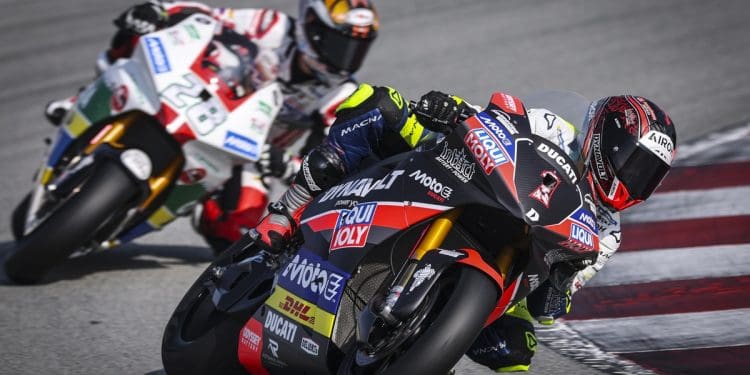 Héctor Garzó começa mal a defesa do título de MotoE: Queda forte e lesão em França