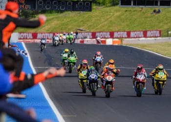 Jeffrey Buis recupera de sábado desastroso com vitória na corrida 2 do WSSP300 em Most