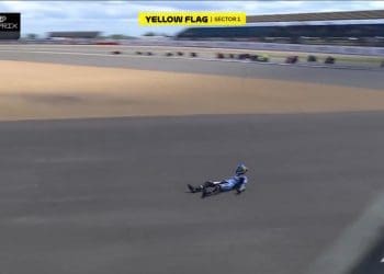 Vídeo: Álex Márquez fez holeshot e caiu ainda antes da primeira curva