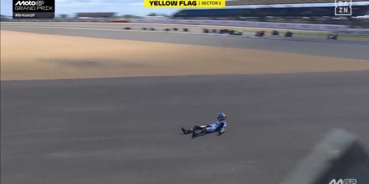 Vídeo: Álex Márquez fez holeshot e caiu ainda antes da primeira curva