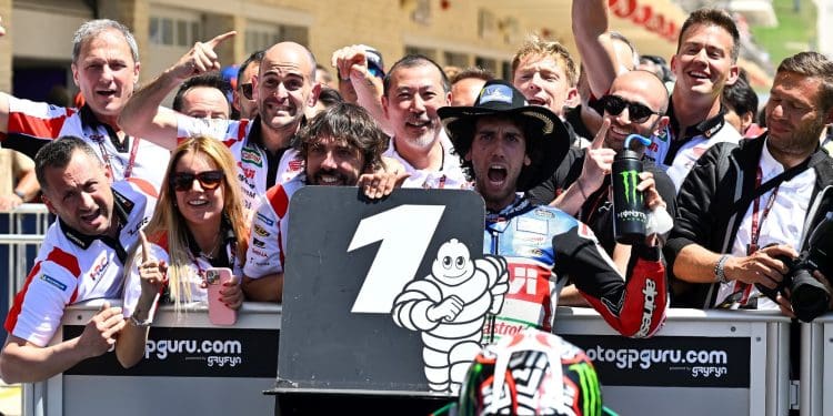 Álex Rins brinca e diz-se ‘zangado’ por não ser o dono da última vitória com a Honda: ‘F***; Não, estou muito feliz por eles, e pelo Cecchinello’