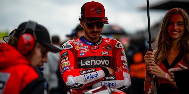 Gigi Dall’Igna lamentou queda de Bagnaia ‘por erro’ alheio e revela missão da Ducati: ‘Devemos unir esforços para lhe devolver o sorriso’