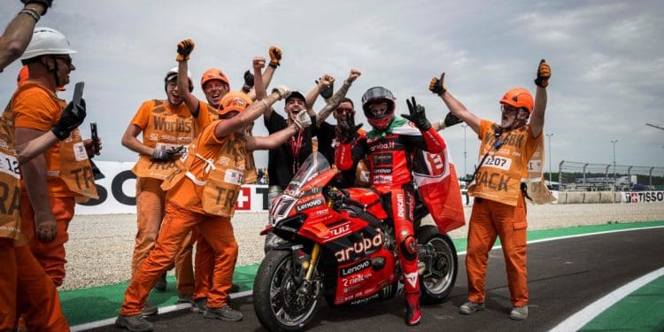 ‘Estava bastante preocupado antes deste fim de semana; Sabia que não seria fácil para mim’ confessou Nicolò Bulega após triplete no WSBK