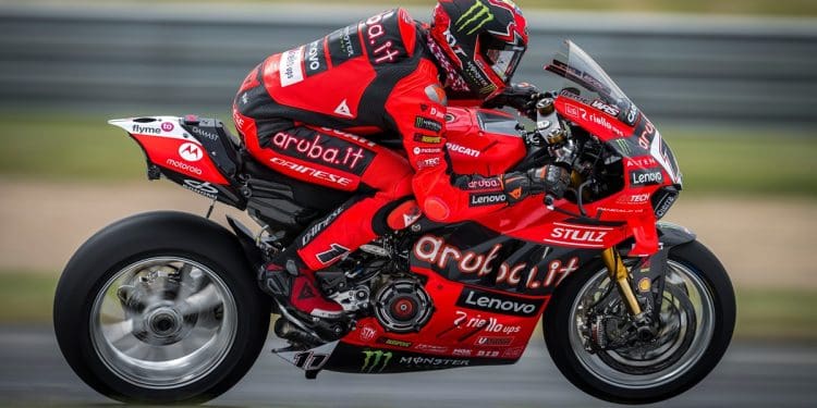 Nicolò Bulega teve sexta-feira atribulada: ‘Sinto dores em todo o lado’