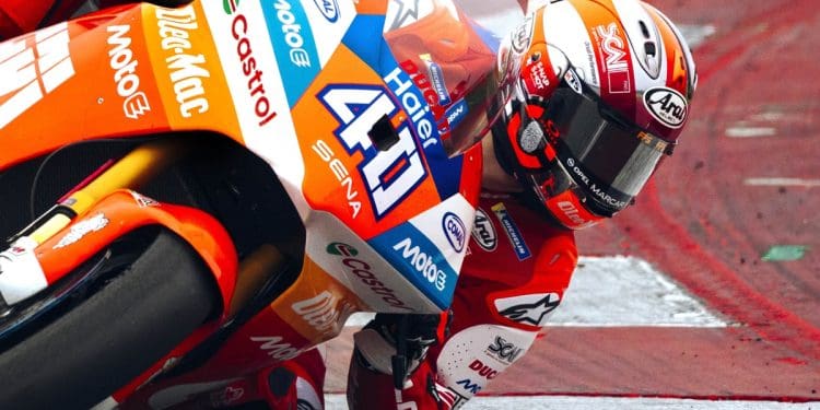 Mattia Casadei abriu época de MotoE na frente do Treino 1 em Le Mans; Héctor Garzó sofreu grave acidente