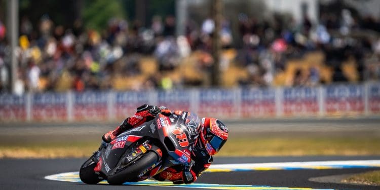 Manuel González deixa oposição em sentido com volta recorde no FP1 em Silverstone