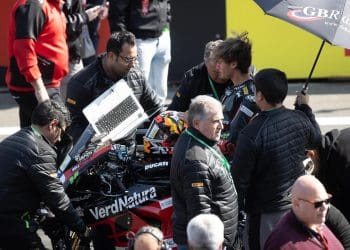 Jaume Masiá na frente do FP1 do WSSP em Cremona que teve bandeira vermelha