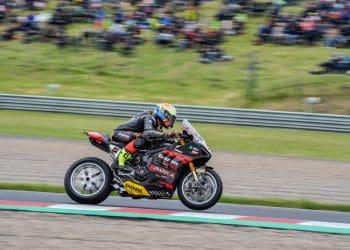 Yari Montella destaca-se no Warm-Up molhado de domingo em Most