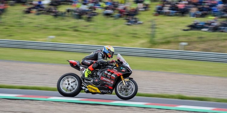 Yari Montella destaca-se no Warm-Up molhado de domingo em Most