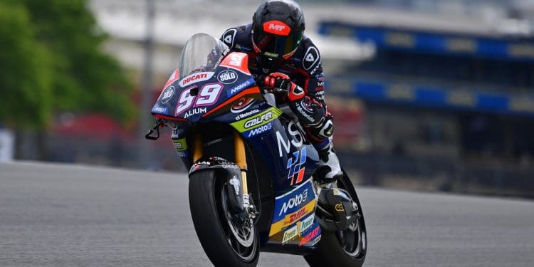 Óscar Gutierrez abre época no MotoE com vitória em Le Mans; Corrida marcada por bandeira vermelha após incidente com Granado e Fusco