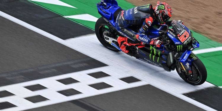 Fabio Quartararo ataca o FP2 mesmo no final para fazer, mais uma vez, o melhor tempo e assim bater irmãos Márquez