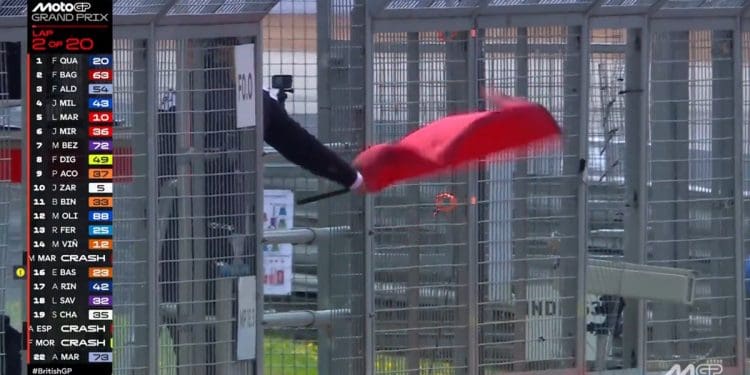 Óleo em pista interrompeu corrida em Silverstone