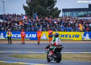 Le Mans em delírio com vitória histórica de Johann Zarco, algo semelhante que aconteceu… com Barry Sheene, lembra Cecchinello