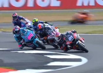 Vídeo: A ultrapassagem brilhante de Senna Agius sobre Arón Canet e David Alonso que valeu vitória no GP da Grã-Bretanha