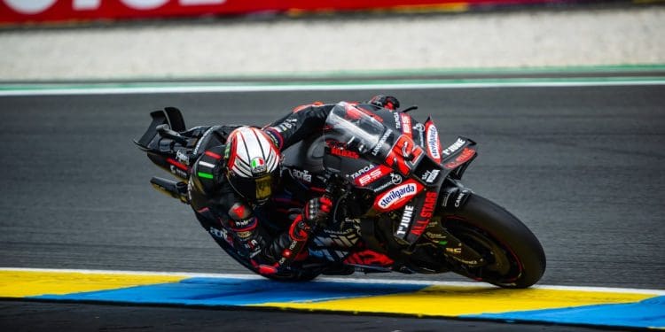 Marco Bezzecchi leva ambição e experiência a Silverstone na estreia com a Aprilia